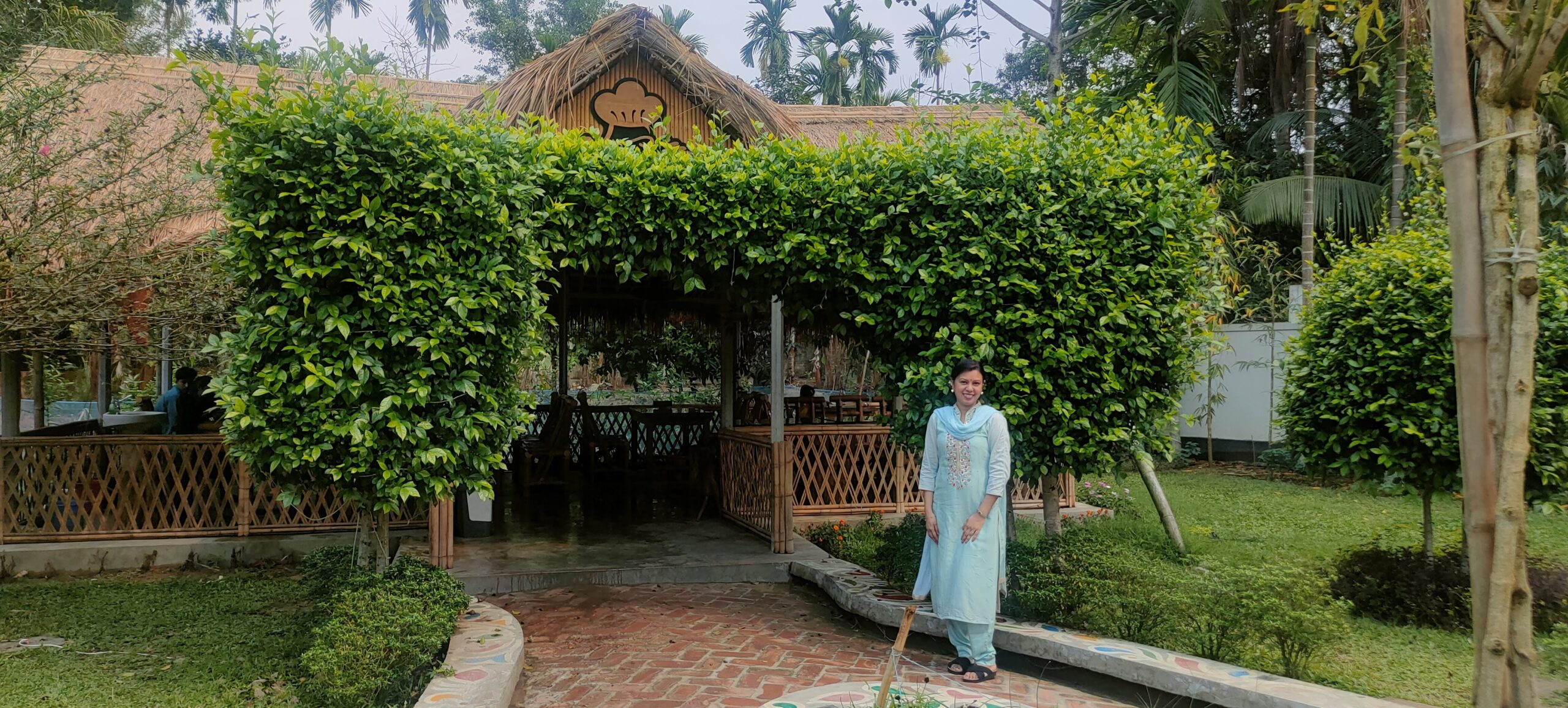 “Chamung-Restaurant: A Symphony of Nature, Culinary Delights & Timeless Tranquility”