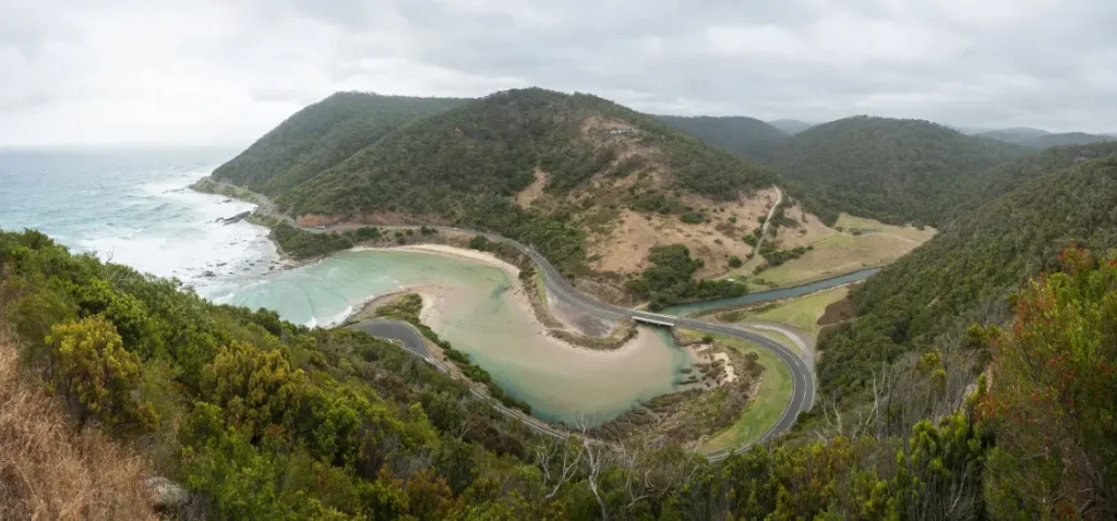 Great_Ocean_Road_Lorne_Australia_