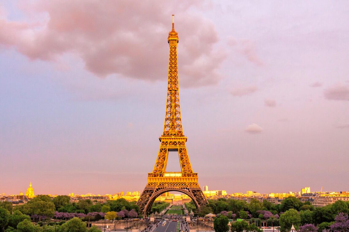 photo-of-Eiffel-tower