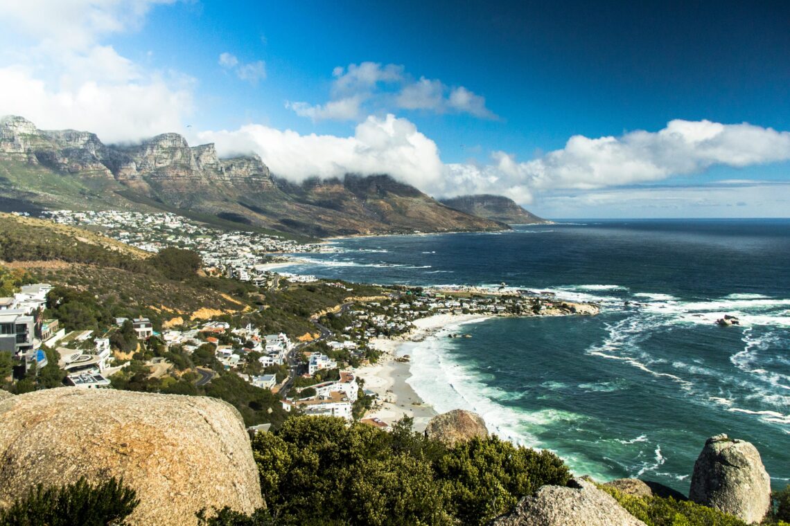 city-neat-the-ocean-Cape-town